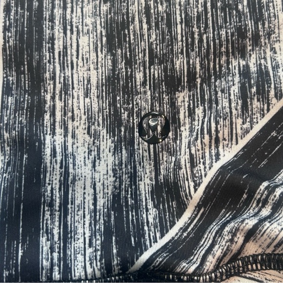 LULULEMON Hot To Street Yoga Leggings. Size 10 - Picture 6 of 7